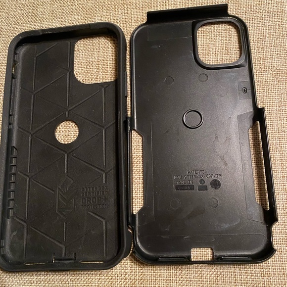 Otterbox Commuter in Black for iPhone 11 - Picture 5 of 5